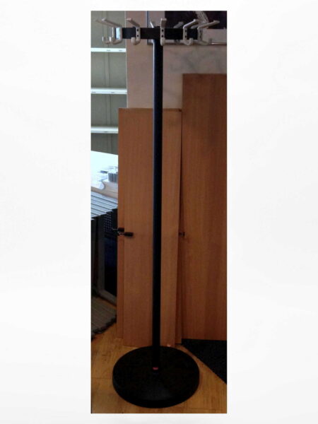 Staande Kapstok van Esch door Gerard Kerklaan